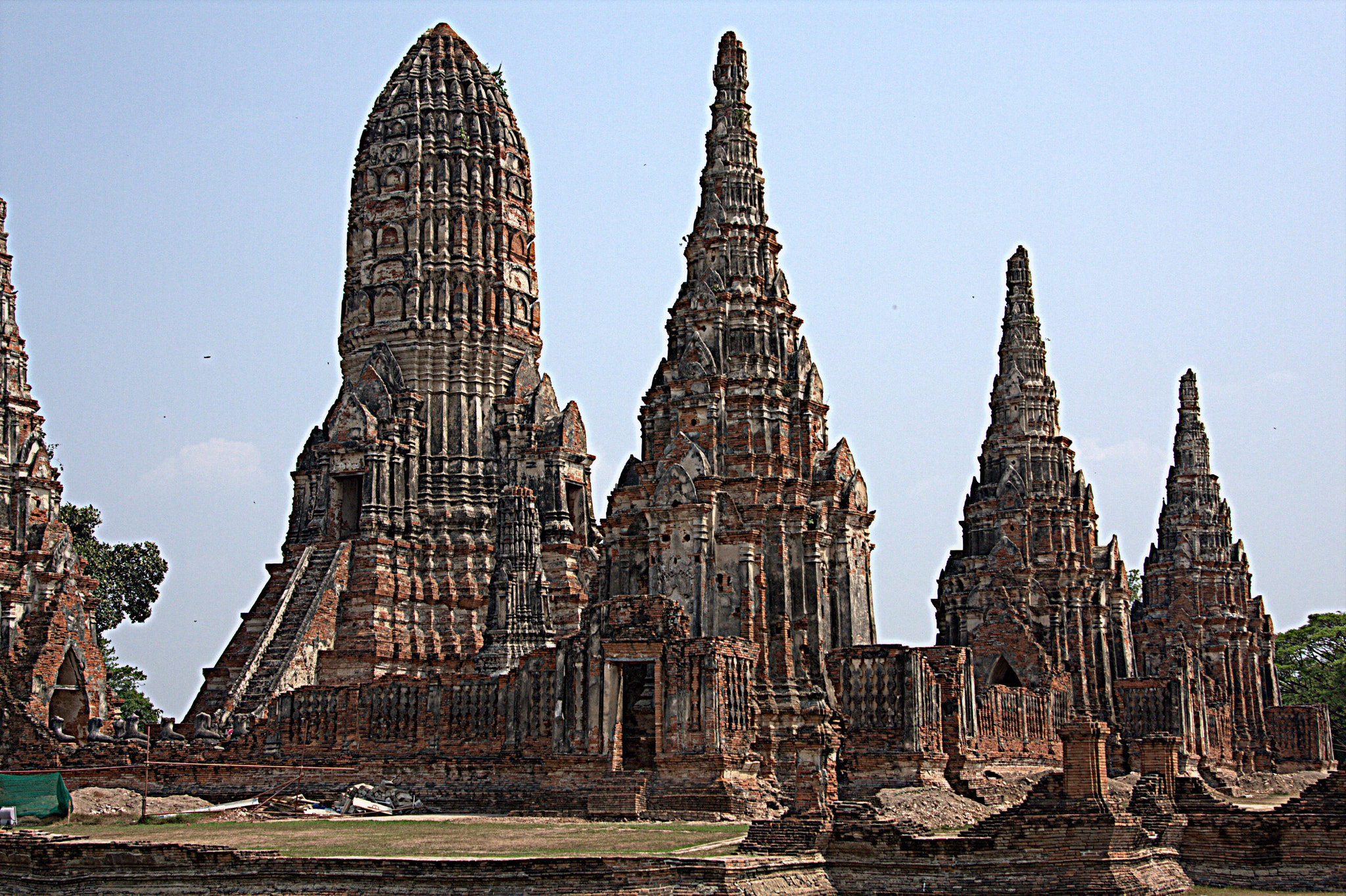Canon EOS 40D + Canon EF 24-105mm F4L IS USM sample photo. Wat mahathat photography