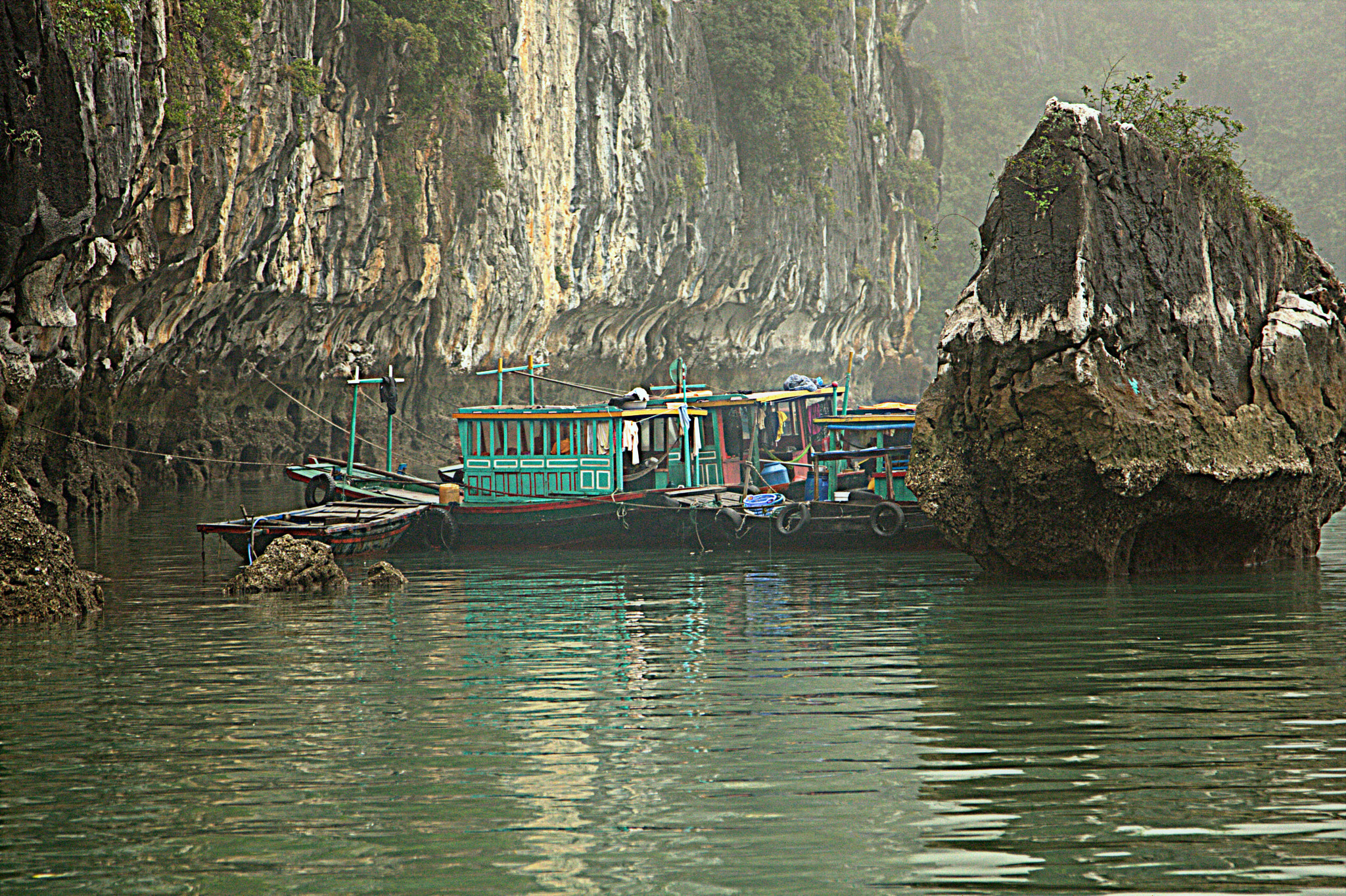 Canon EOS 40D + Canon EF 24-105mm F4L IS USM sample photo. Halong bay photography