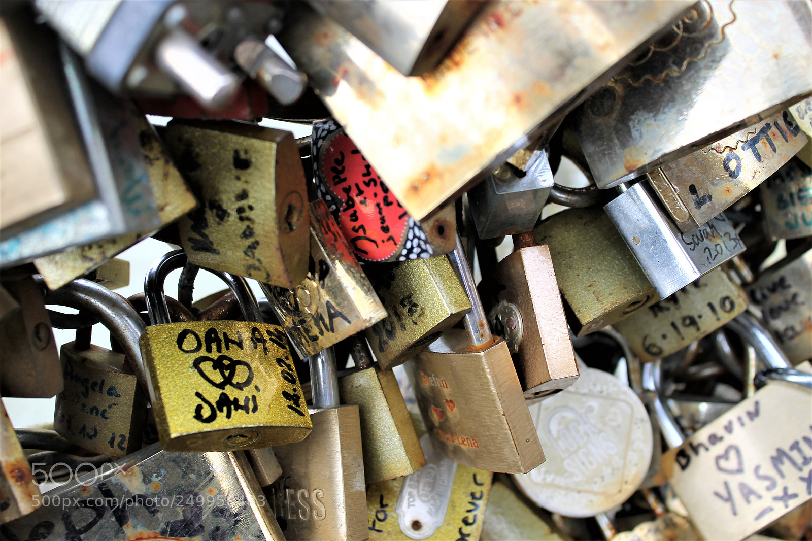 Canon EOS 1100D (EOS Rebel T3 / EOS Kiss X50) sample photo. Love lock photography