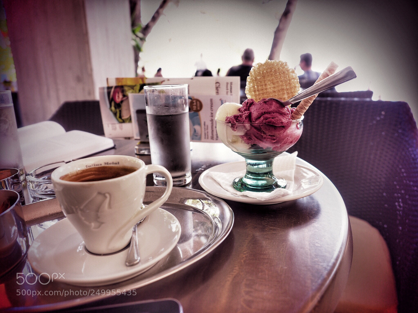 Olympus OM-D E-M1 Mark II sample photo. Afternoon icecream photography