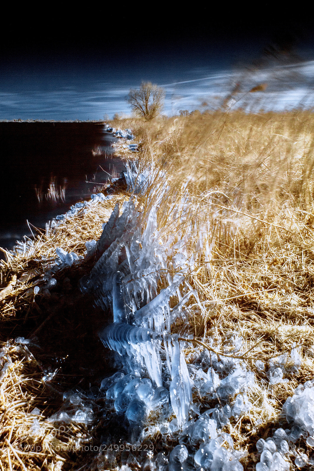 Canon EOS 700D (EOS Rebel T5i / EOS Kiss X7i) sample photo. Infrared ice photography