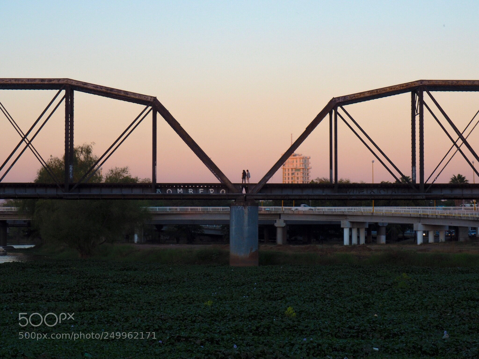 Olympus OM-D E-M5 II sample photo. Black bridge lovers, culiac photography