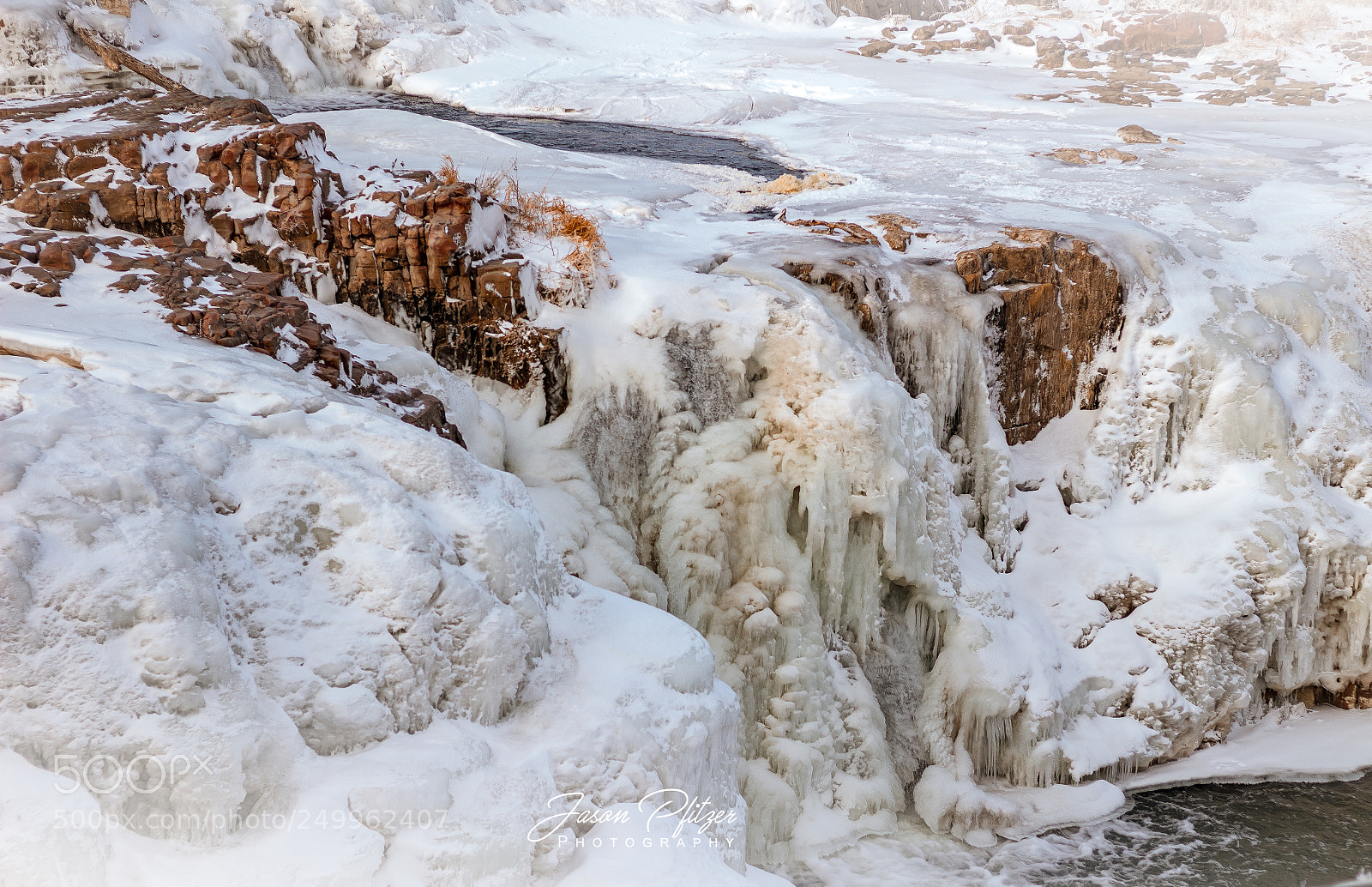 Canon EOS 1300D (EOS Rebel T6 / EOS Kiss X80) sample photo. Ice on the rocks photography