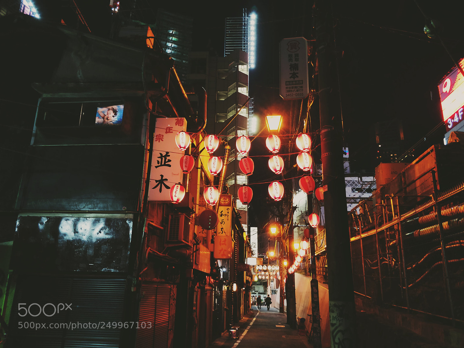 OnePlus 5T sample photo. Sci-fi lantern street photography