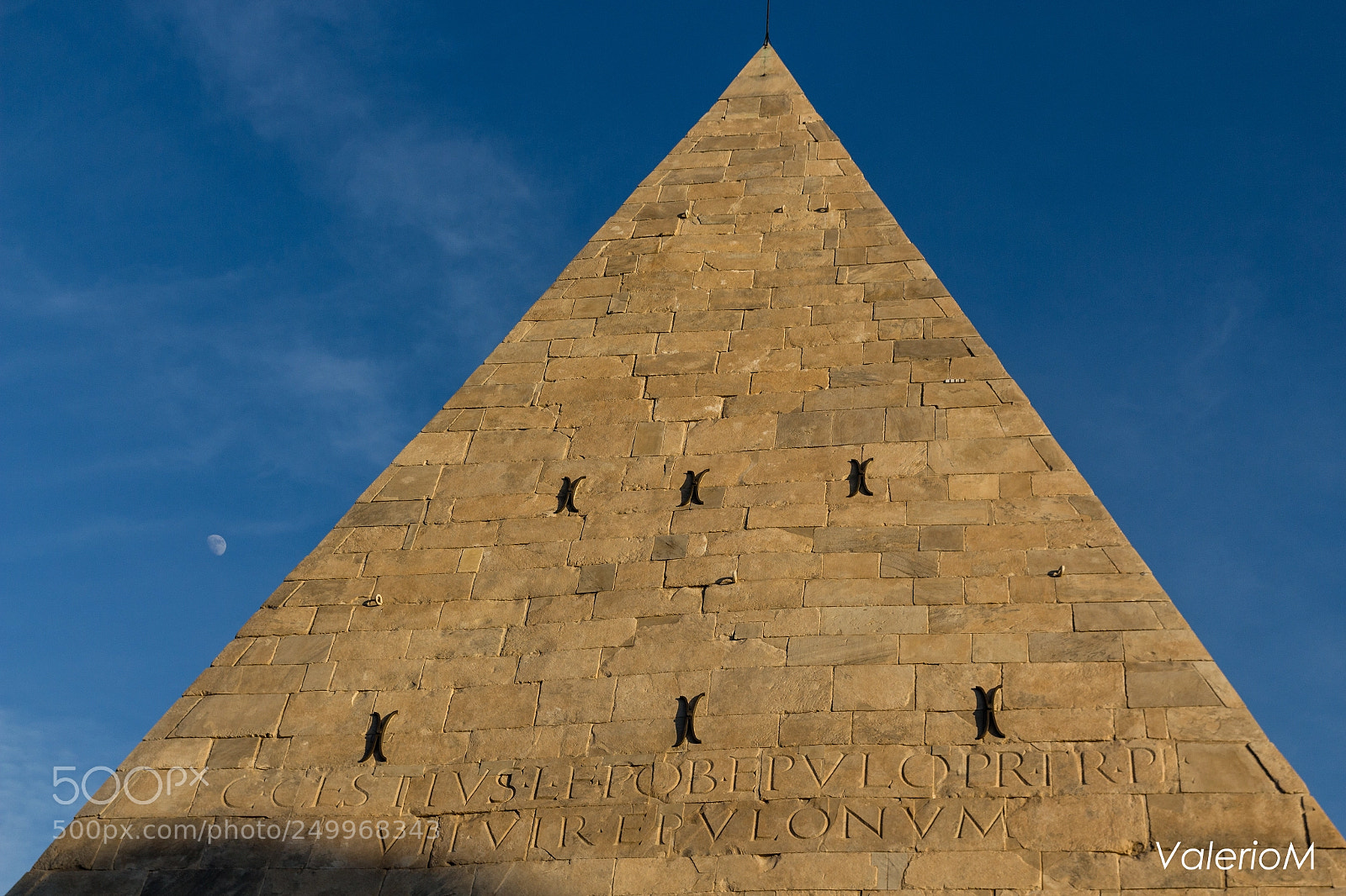 Canon EOS 700D (EOS Rebel T5i / EOS Kiss X7i) sample photo. Piramide - roma photography
