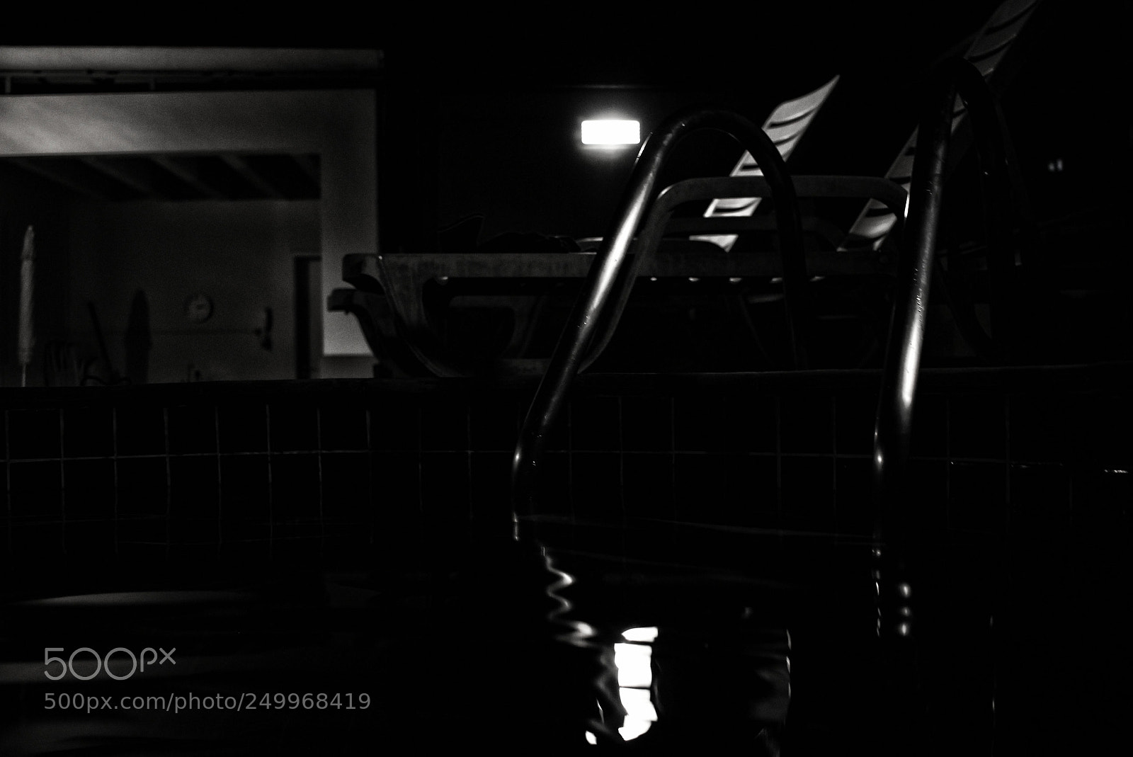 Canon EOS 700D (EOS Rebel T5i / EOS Kiss X7i) sample photo. Surfacing to the dark photography