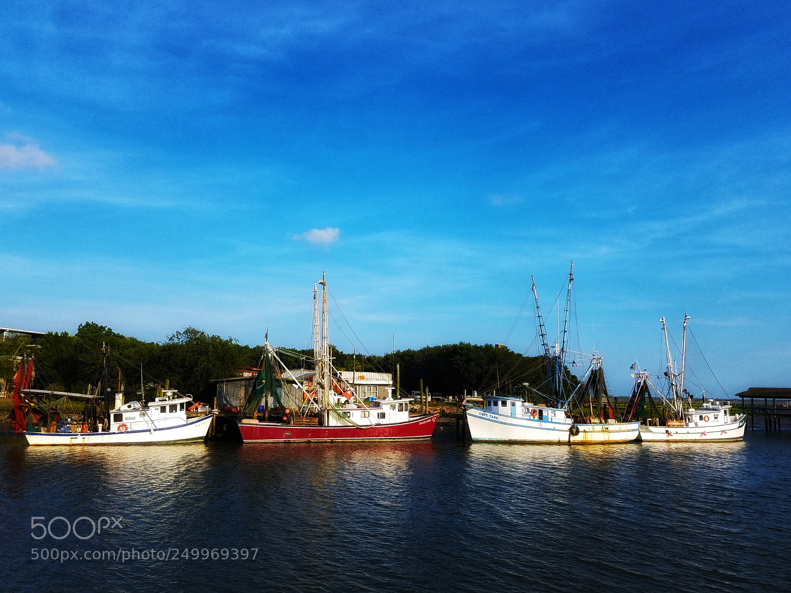 Samsung Galaxy S7 sample photo. Shops in the harbor photography