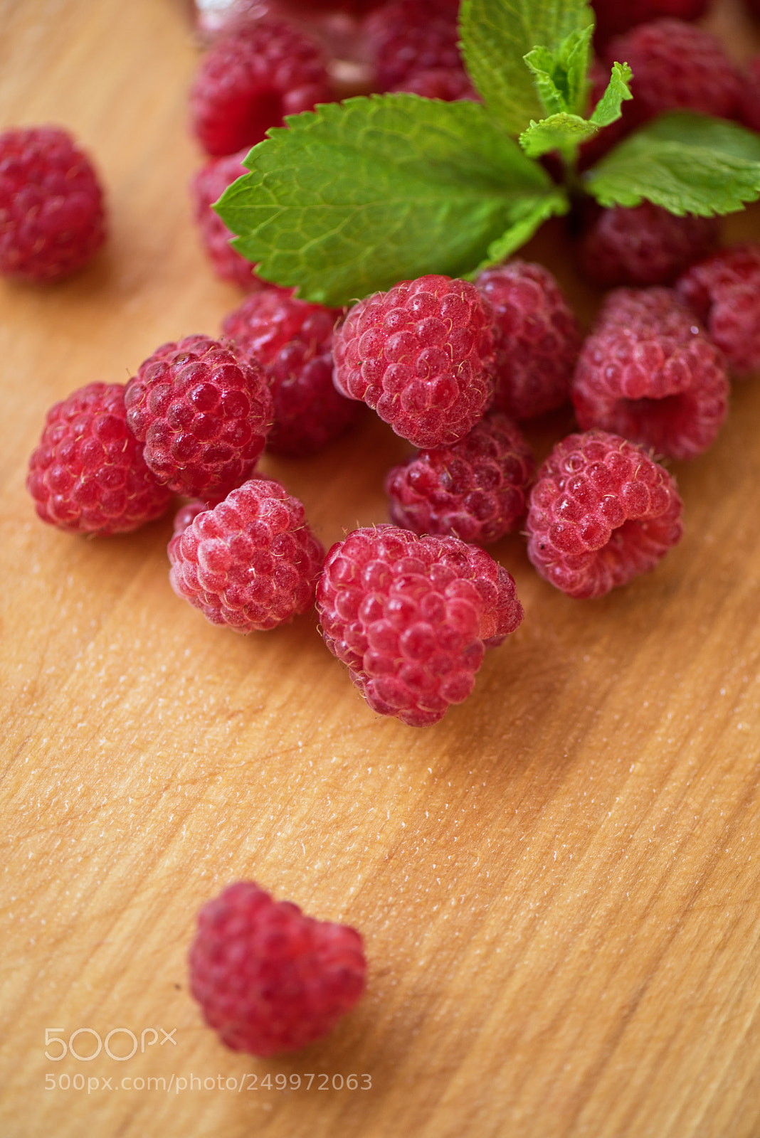 Nikon D810 sample photo. Fresh and sweet raspberries photography