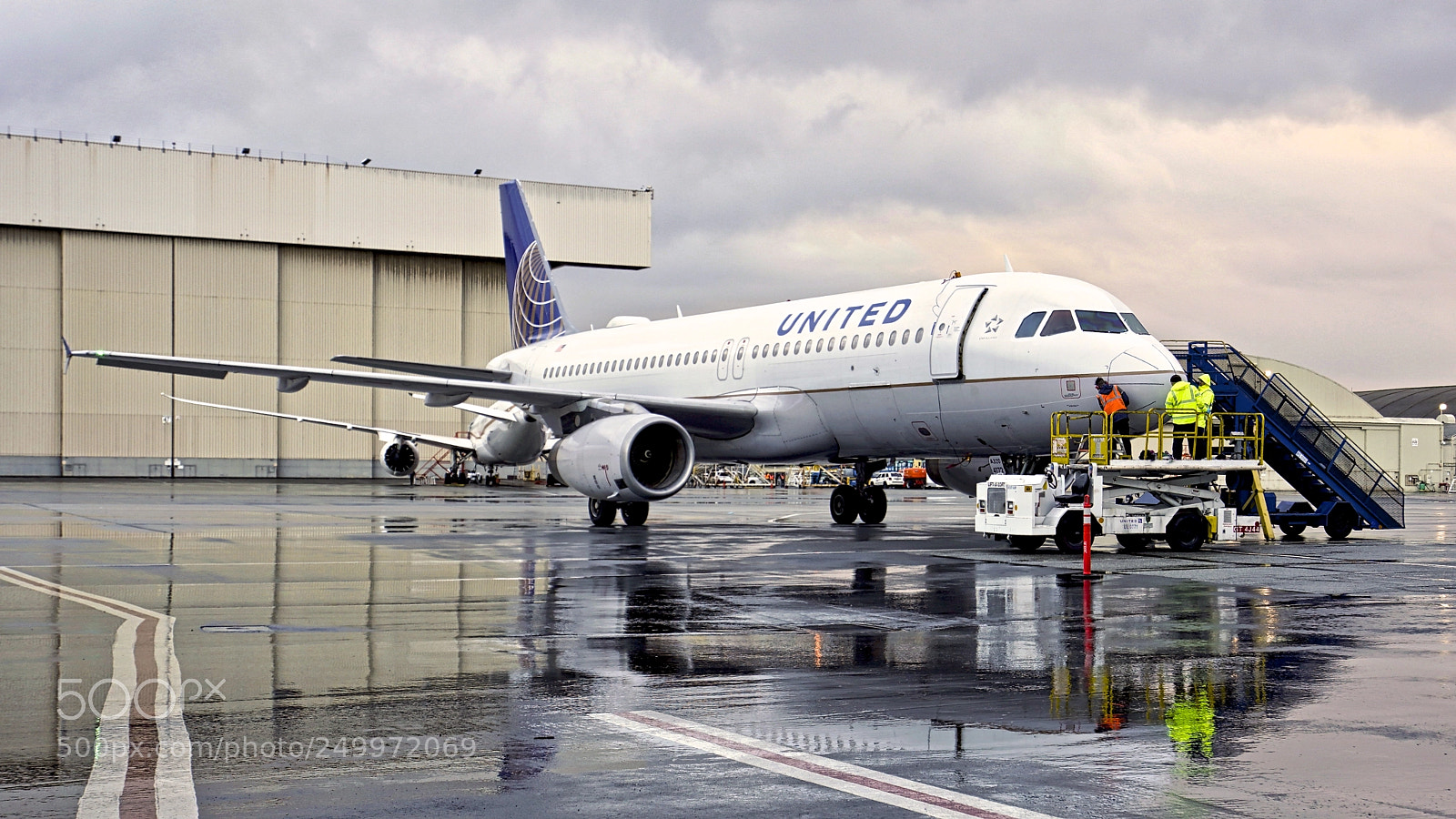 Sony a7R III sample photo. United airlines 2001 airbus photography