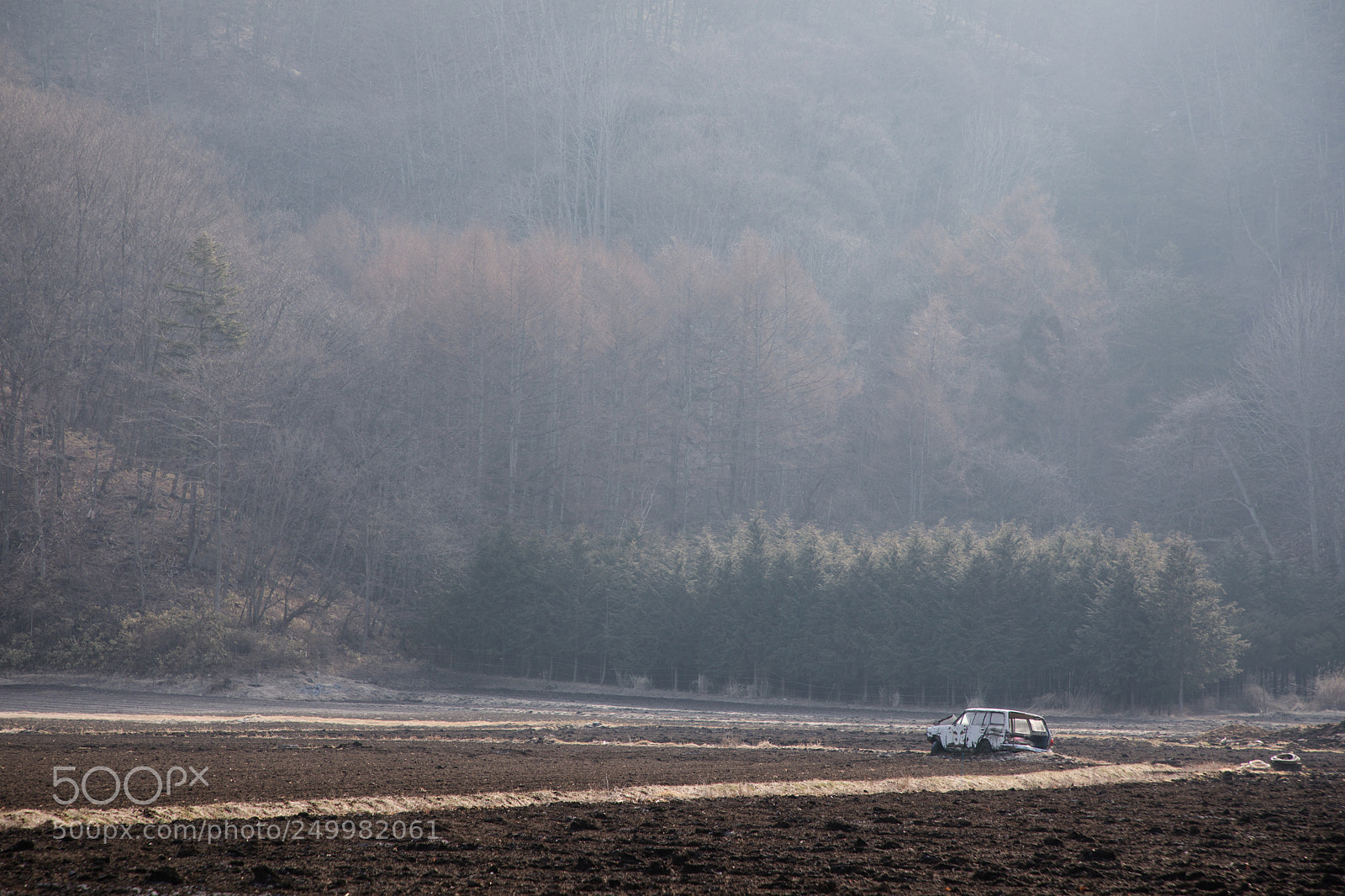 Canon EOS 5D Mark IV sample photo. An old car photography