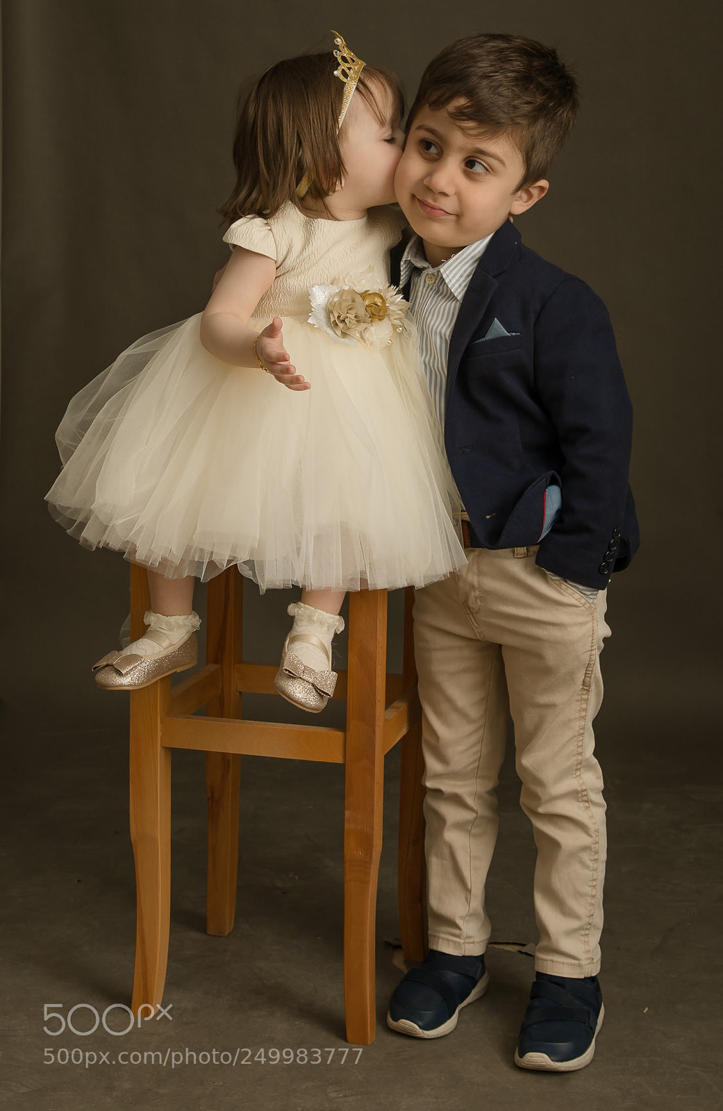 Canon EOS 5D Mark IV sample photo. Sibling photography