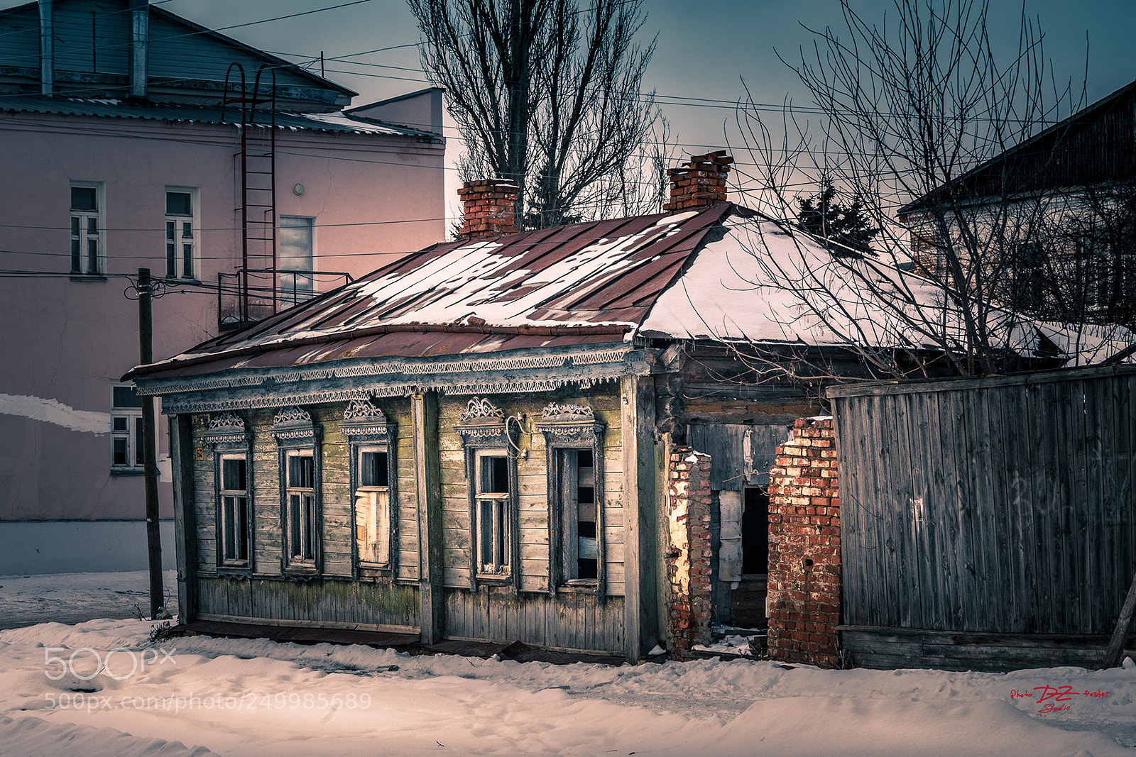 Canon EOS 50D sample photo. Alone house in small photography