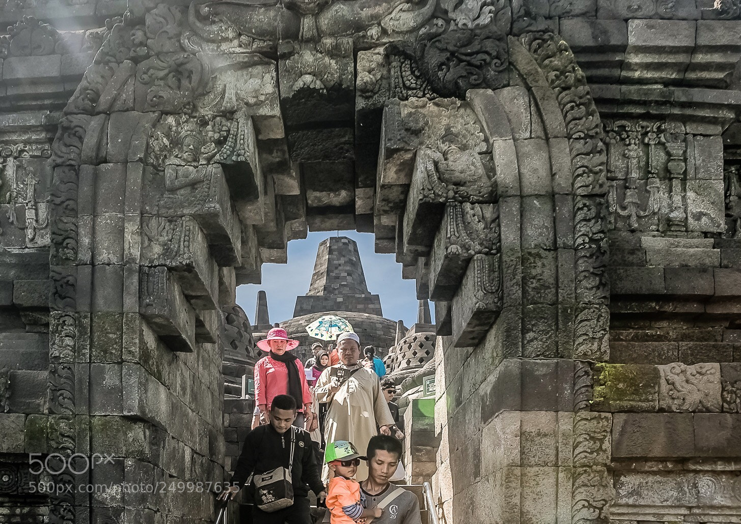 Canon EOS 5D Mark IV sample photo. Hat umbrella - borobudur photography