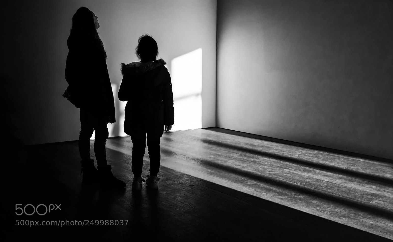 Fujifilm X-T20 sample photo. Looking at the shadow photography