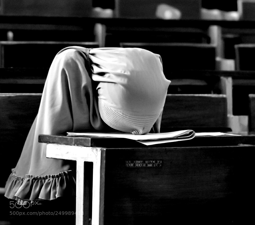 Nikon D3200 sample photo. A college student taking photography