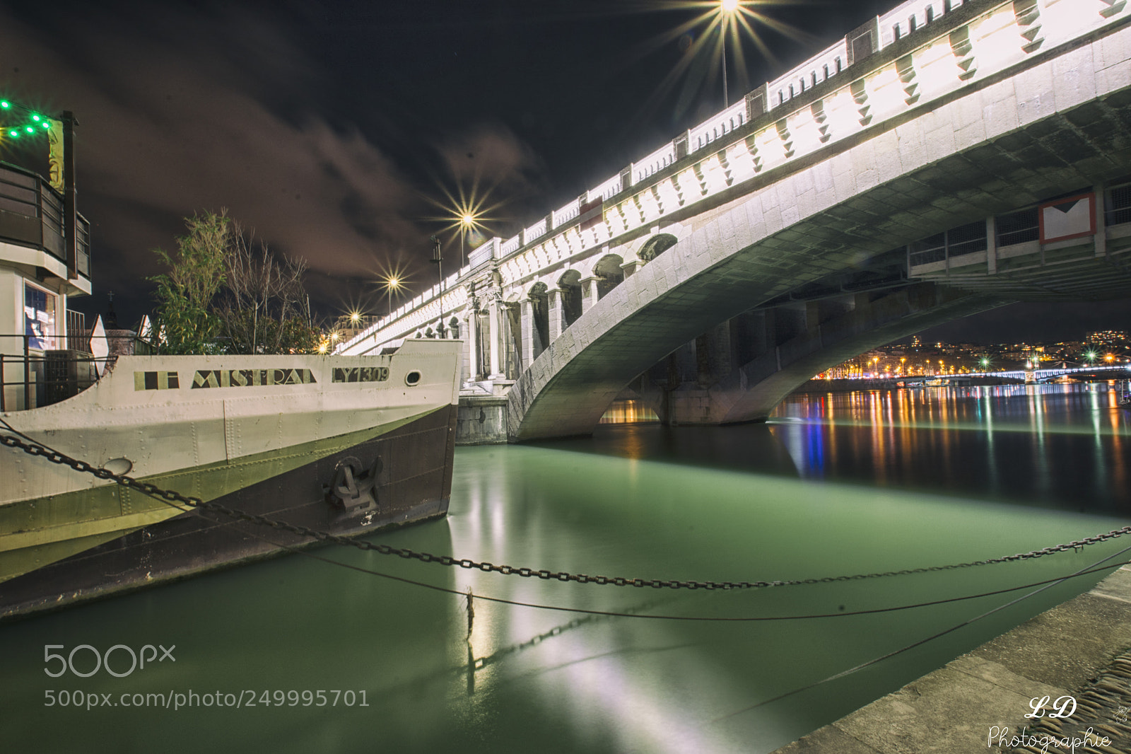 Nikon D7200 sample photo. Voyager est la seule photography