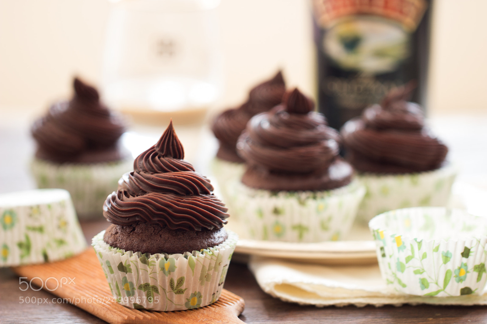 Canon EOS 600D (Rebel EOS T3i / EOS Kiss X5) sample photo. Chocolate cupcakes photography