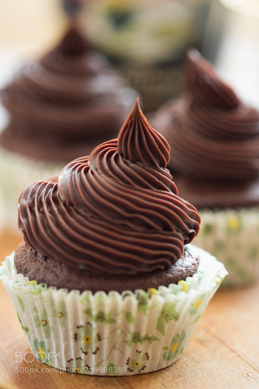 Canon EOS 600D (Rebel EOS T3i / EOS Kiss X5) sample photo. Chocolate cupcakes photography