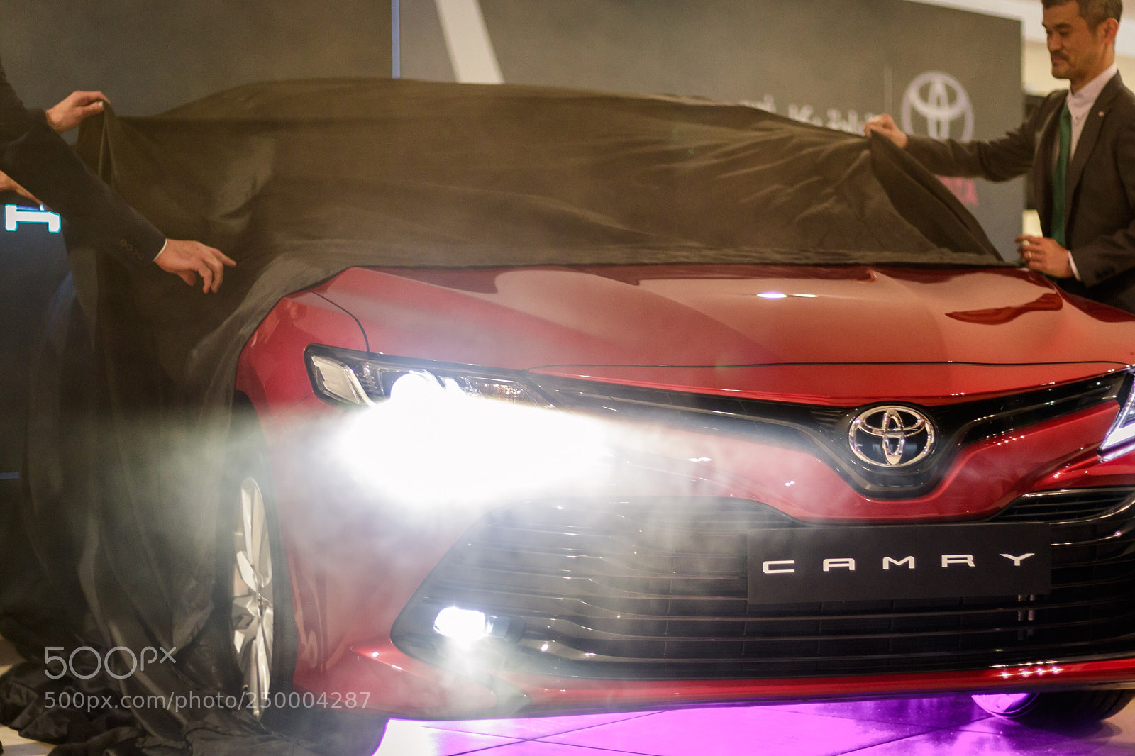 Canon EOS 7D Mark II sample photo. Toyota camry announcement  photography