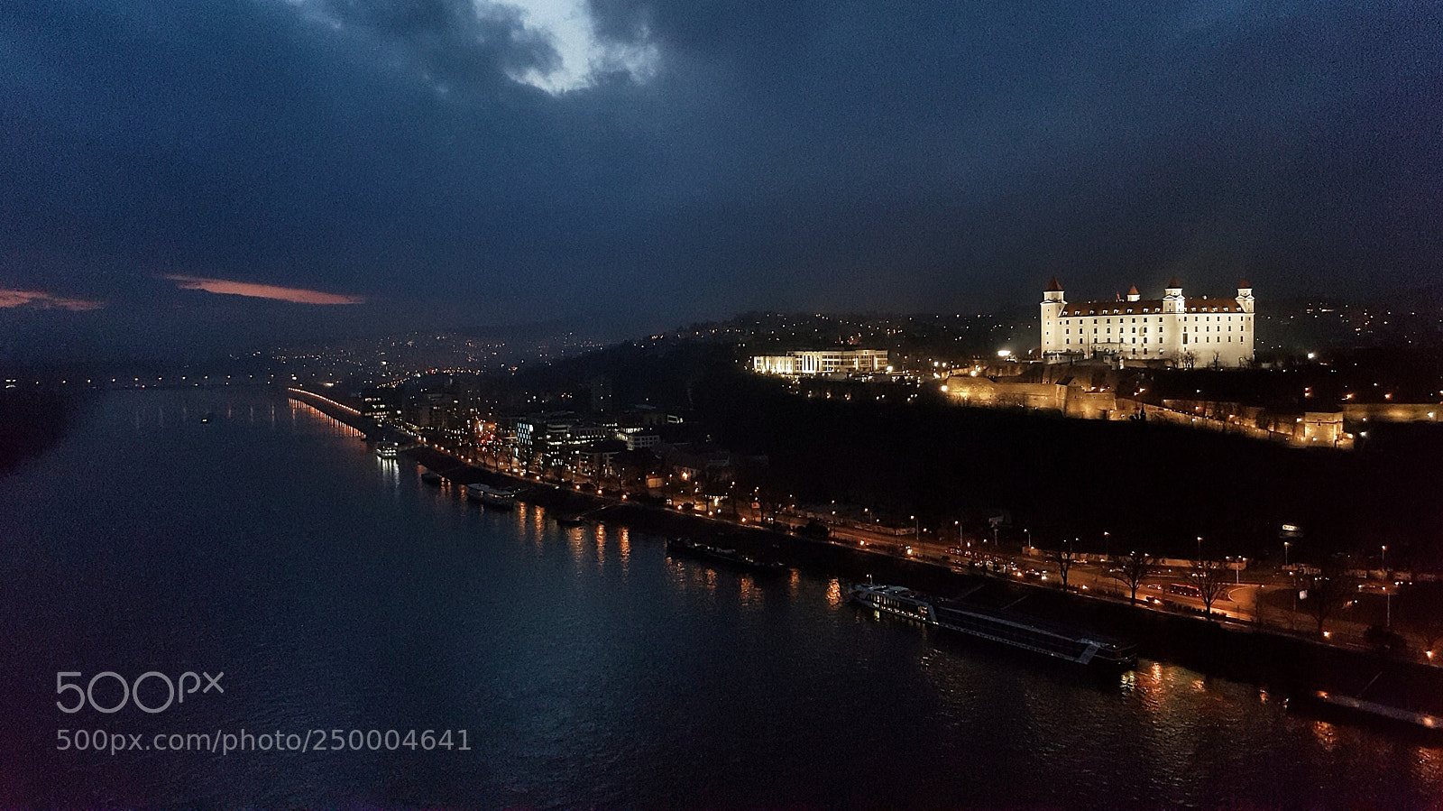 Samsung GALAXY S6 edge sample photo. Evening in bratislava photography