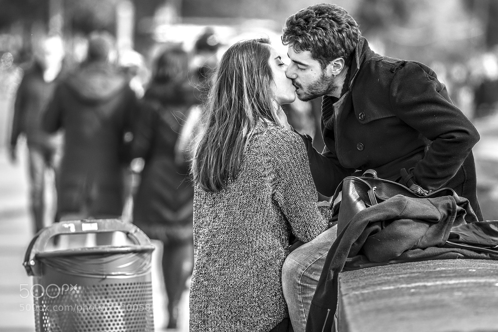 Canon EOS 5D Mark IV sample photo. Boy and girl kissing photography