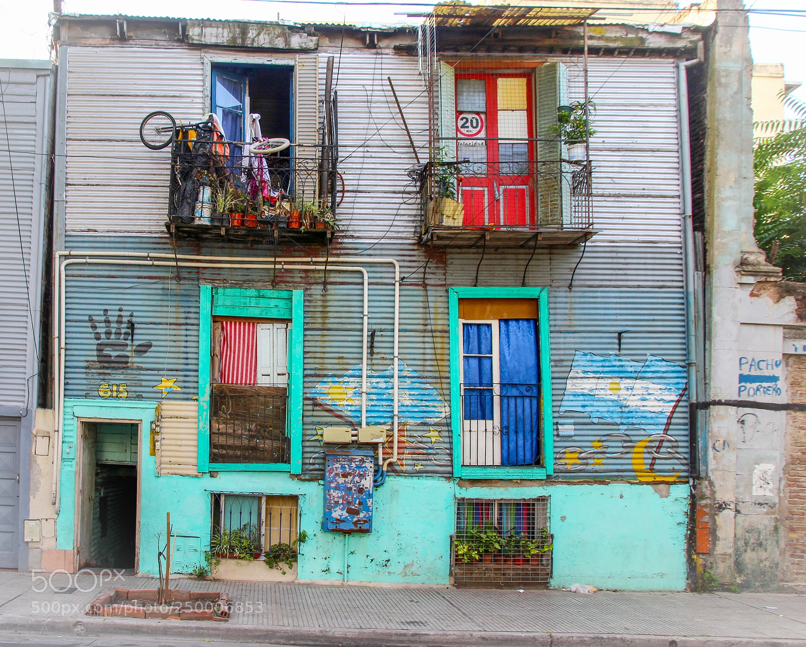 Canon EOS 1200D (EOS Rebel T5 / EOS Kiss X70 / EOS Hi) sample photo. La boca neighborhood, buenos photography