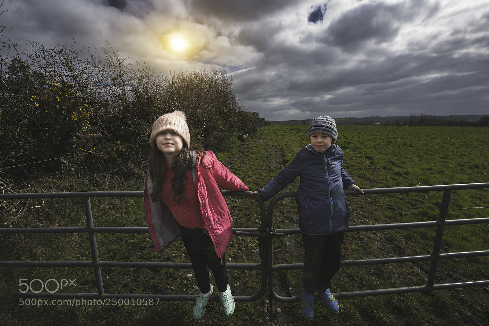 Nikon D810 sample photo. Twins on the gate 1 photography