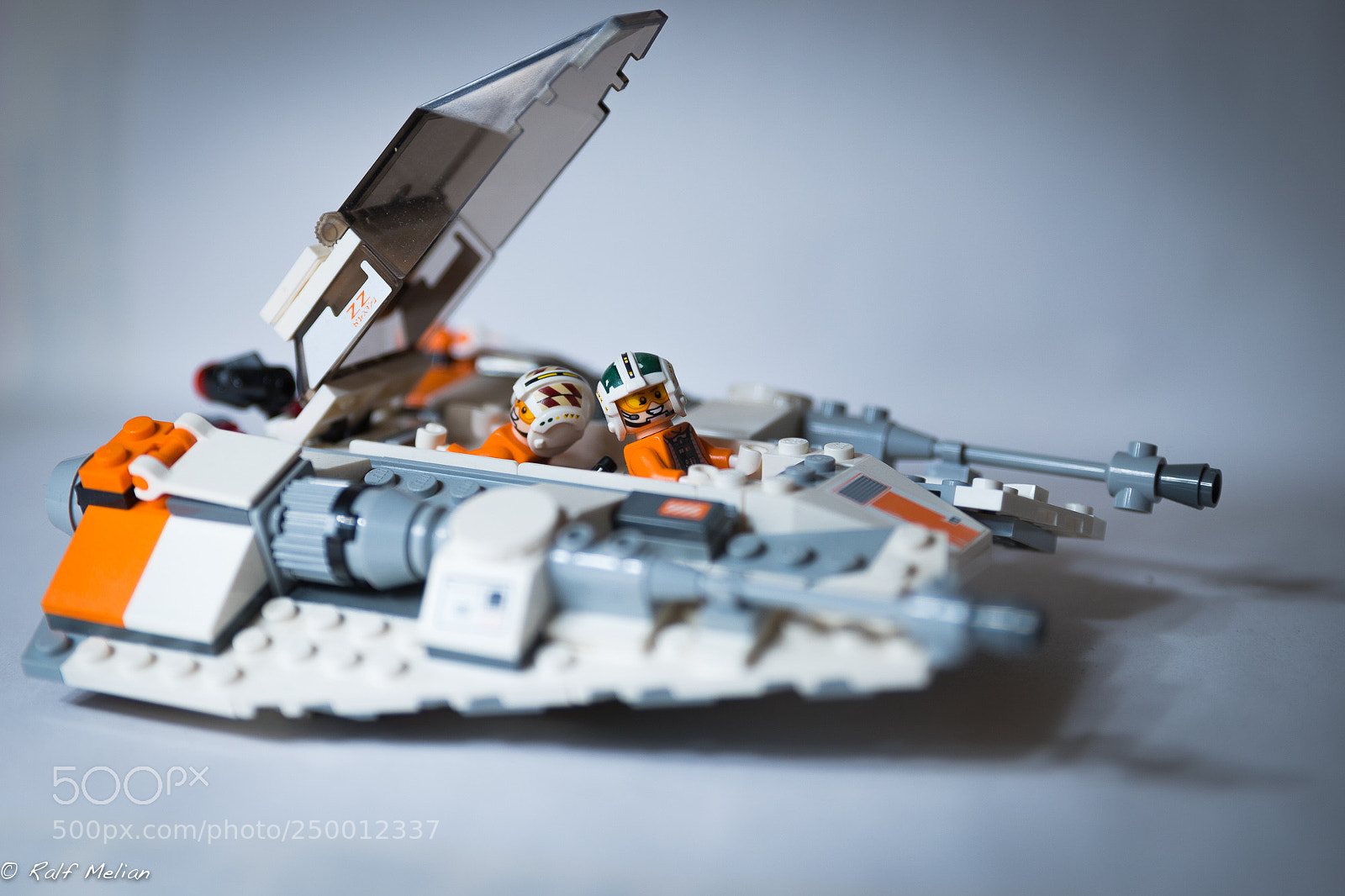 Canon EOS 6D Mark II sample photo. Snowspeeder vor abflug photography