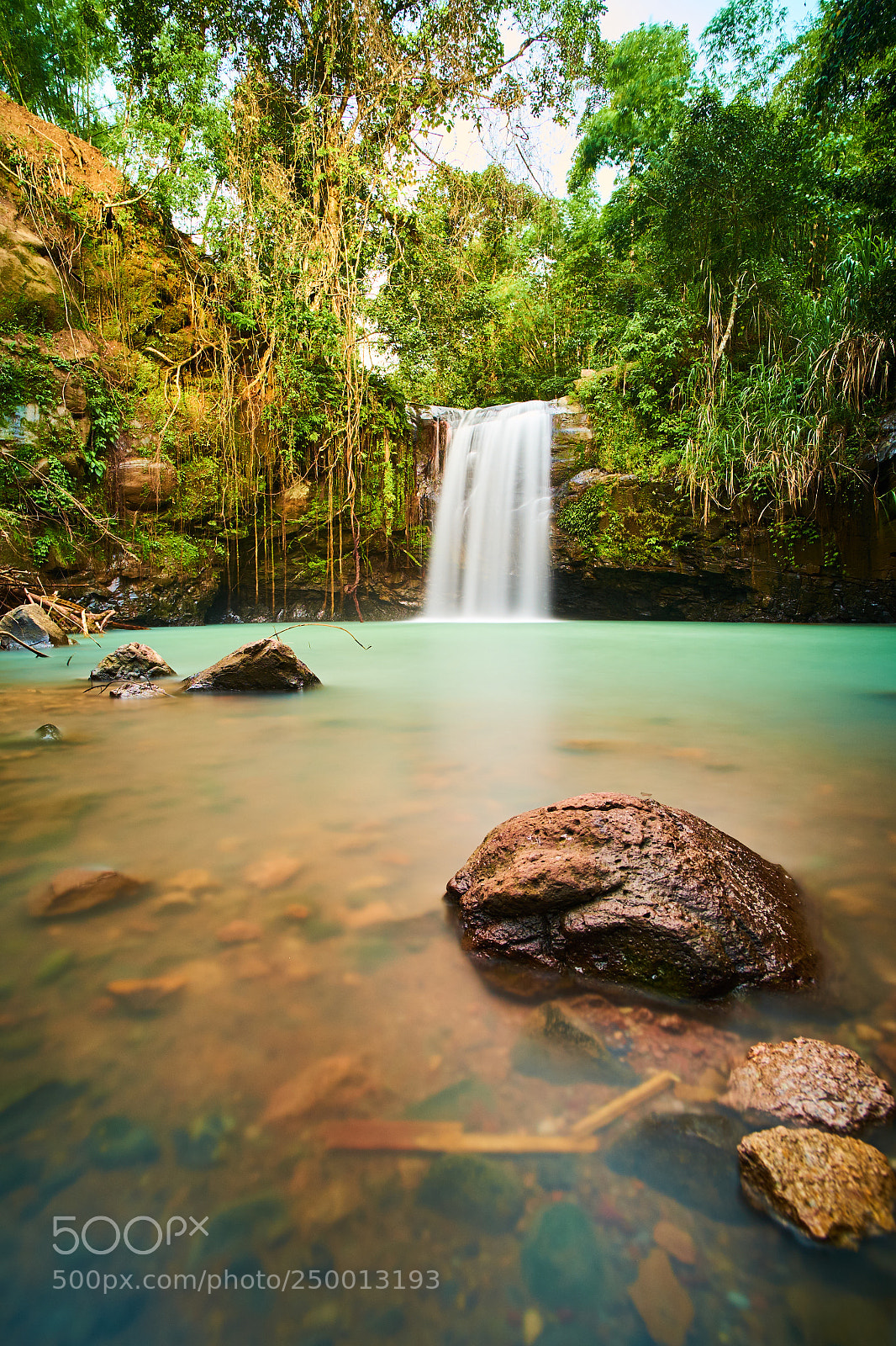 Fujifilm X-Pro1 sample photo. Waterfall hidden in the photography