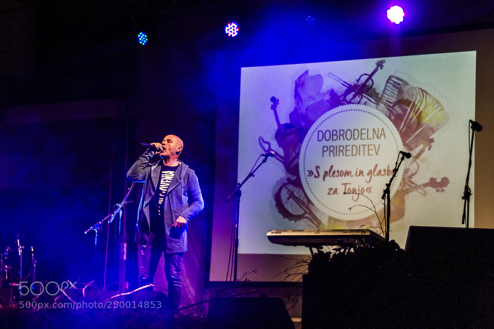 Canon EOS 7D sample photo. Singer in action photography