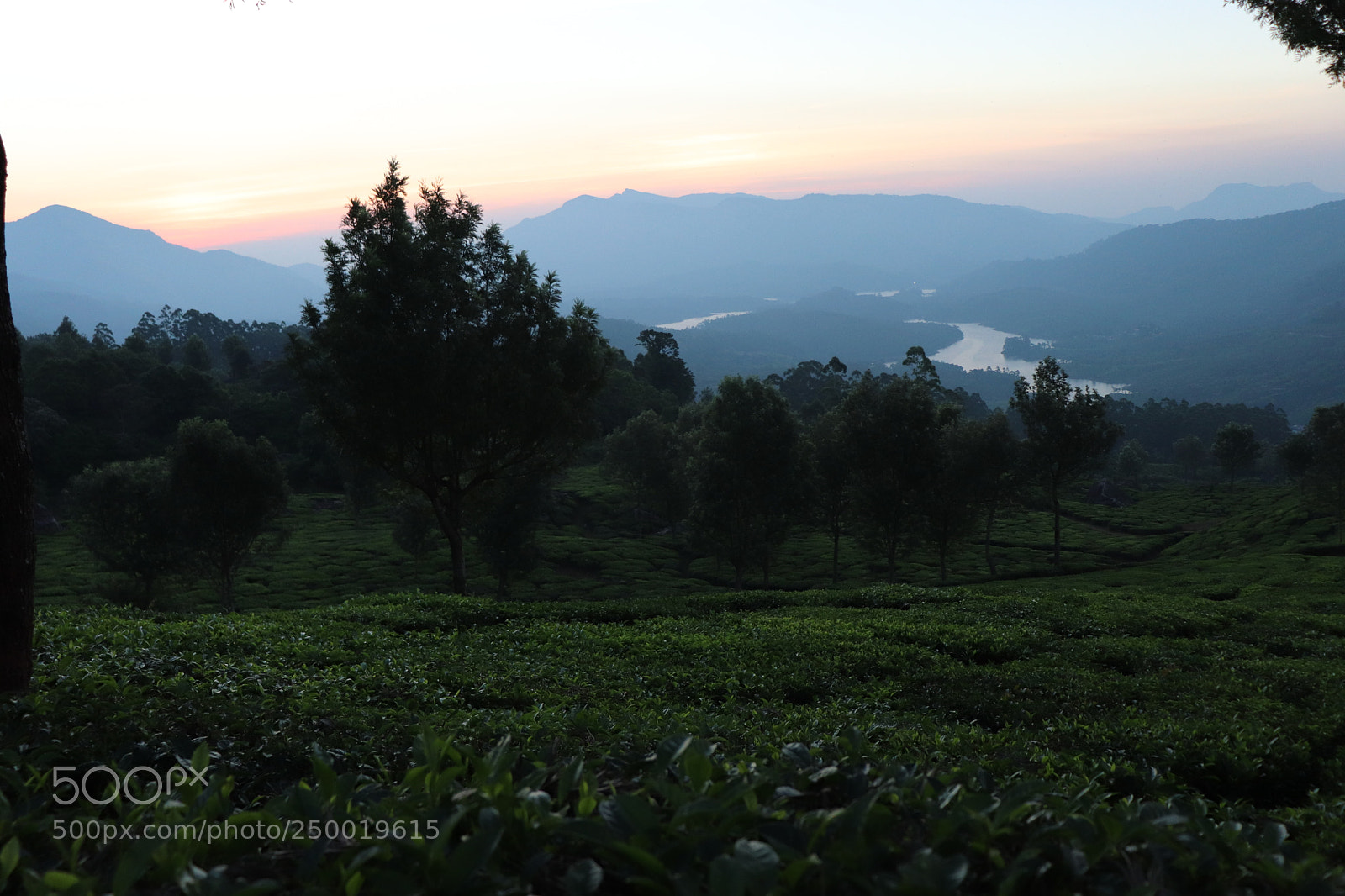 Canon EOS 200D (EOS Rebel SL2 / EOS Kiss X9) sample photo. Lake view at chinnakannal photography