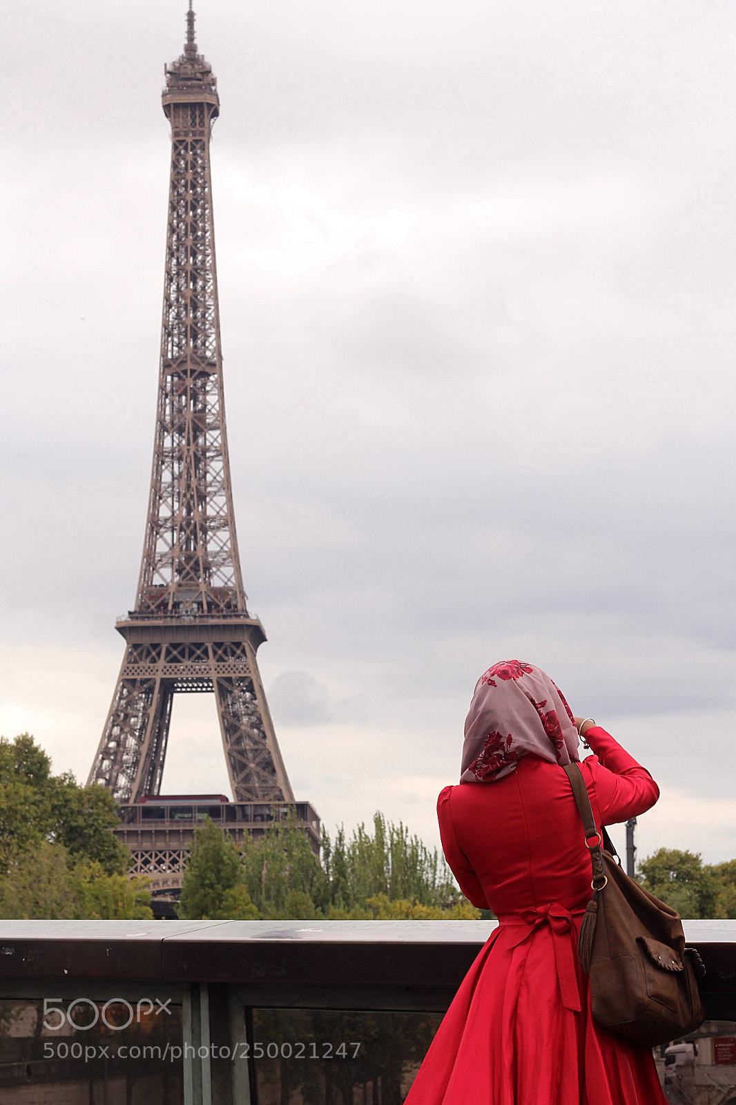 Canon EOS 600D (Rebel EOS T3i / EOS Kiss X5) sample photo. Eiffel tower photography