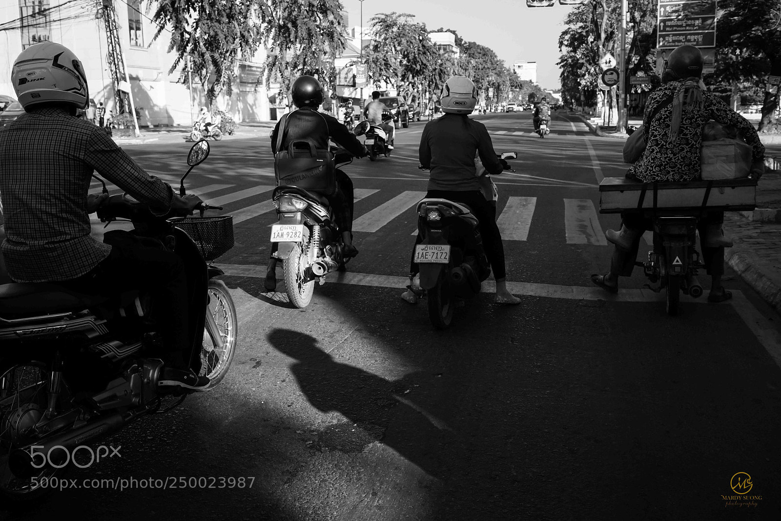 Sony a7R II sample photo. ឈប់ ! stop ! photography