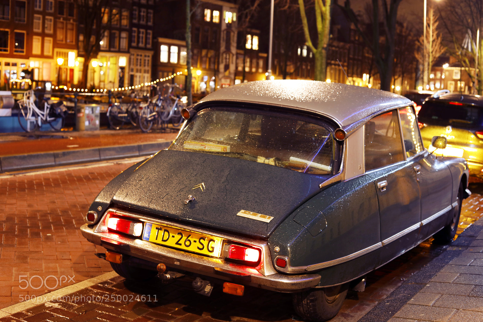 Canon EOS 5D Mark IV sample photo. Citroen ds in amsterdam photography