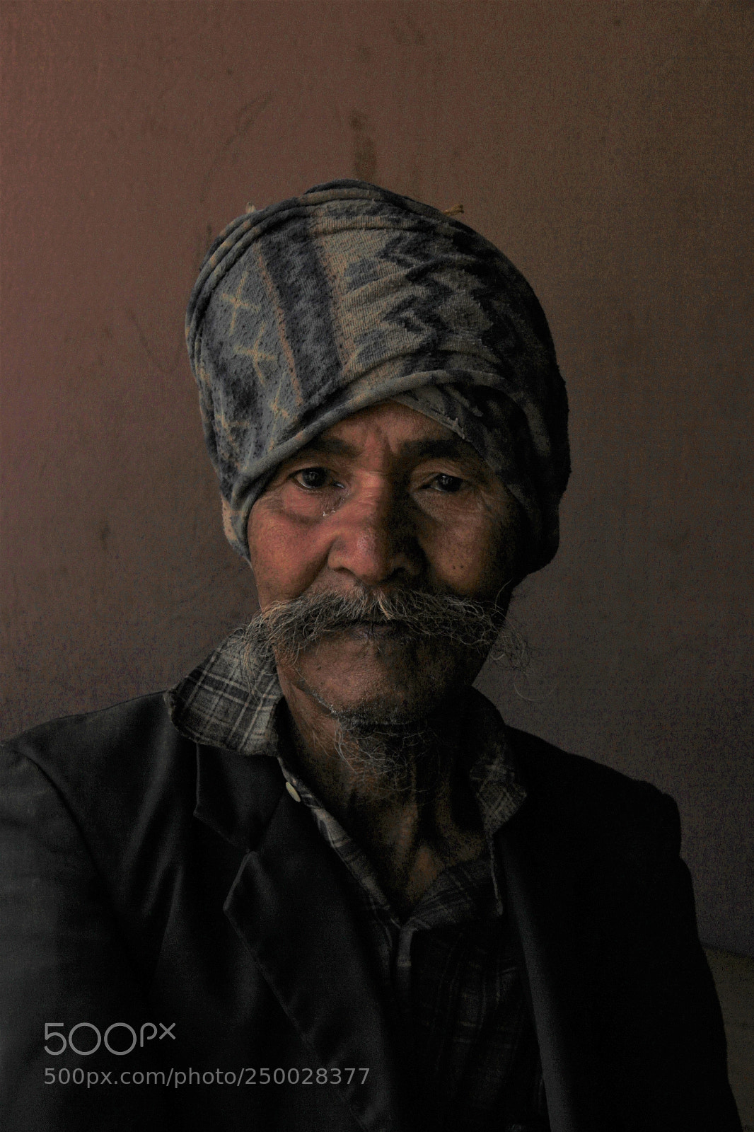 Canon EOS 600D (Rebel EOS T3i / EOS Kiss X5) sample photo. An old man with photography
