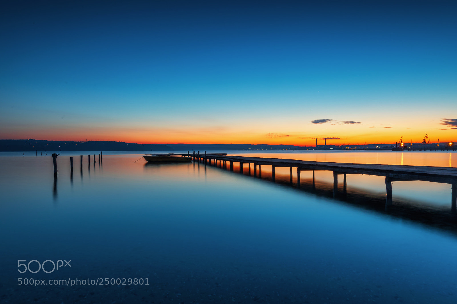 Canon EOS 5D Mark IV sample photo. Small dock and boat photography