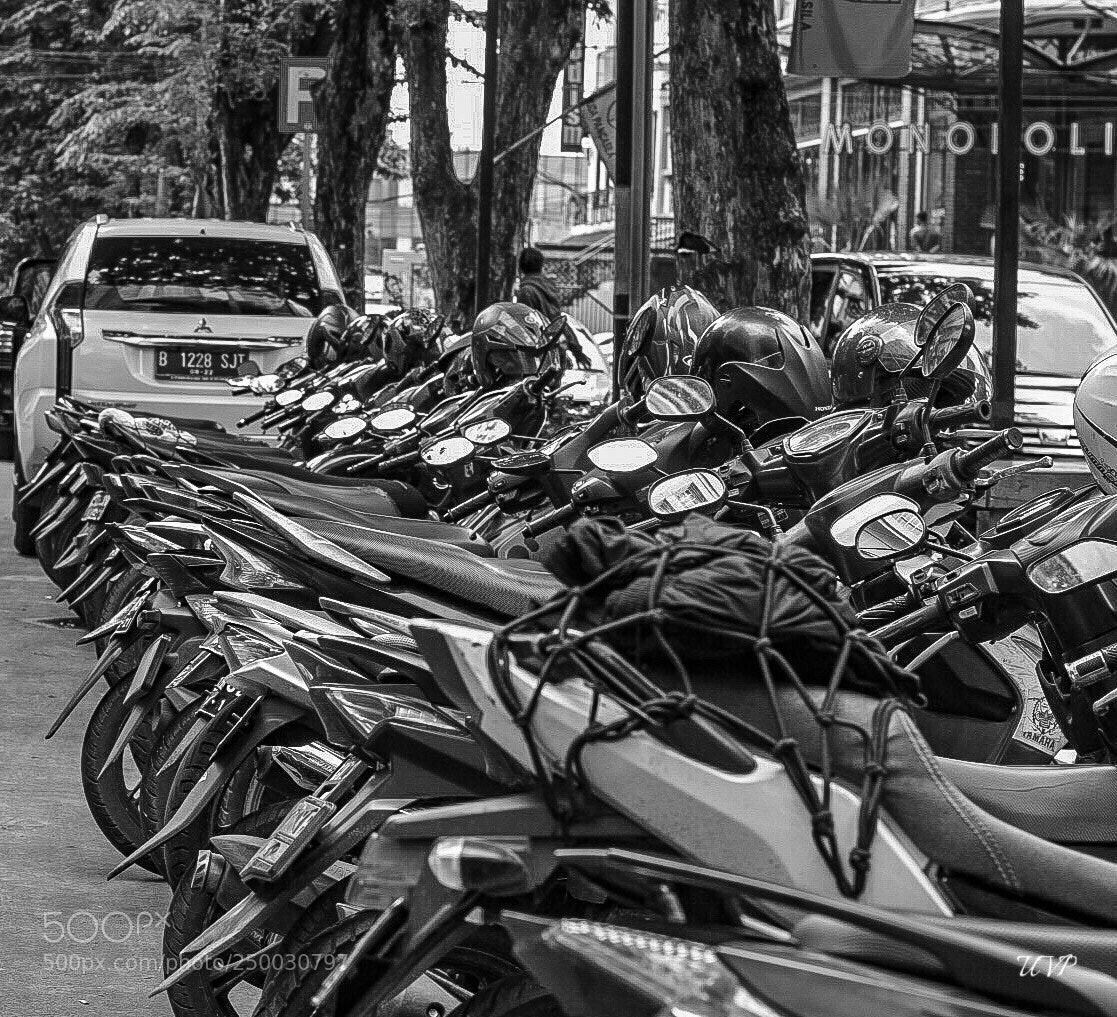 Nikon D7200 sample photo. Motorcycle in row kemang photography