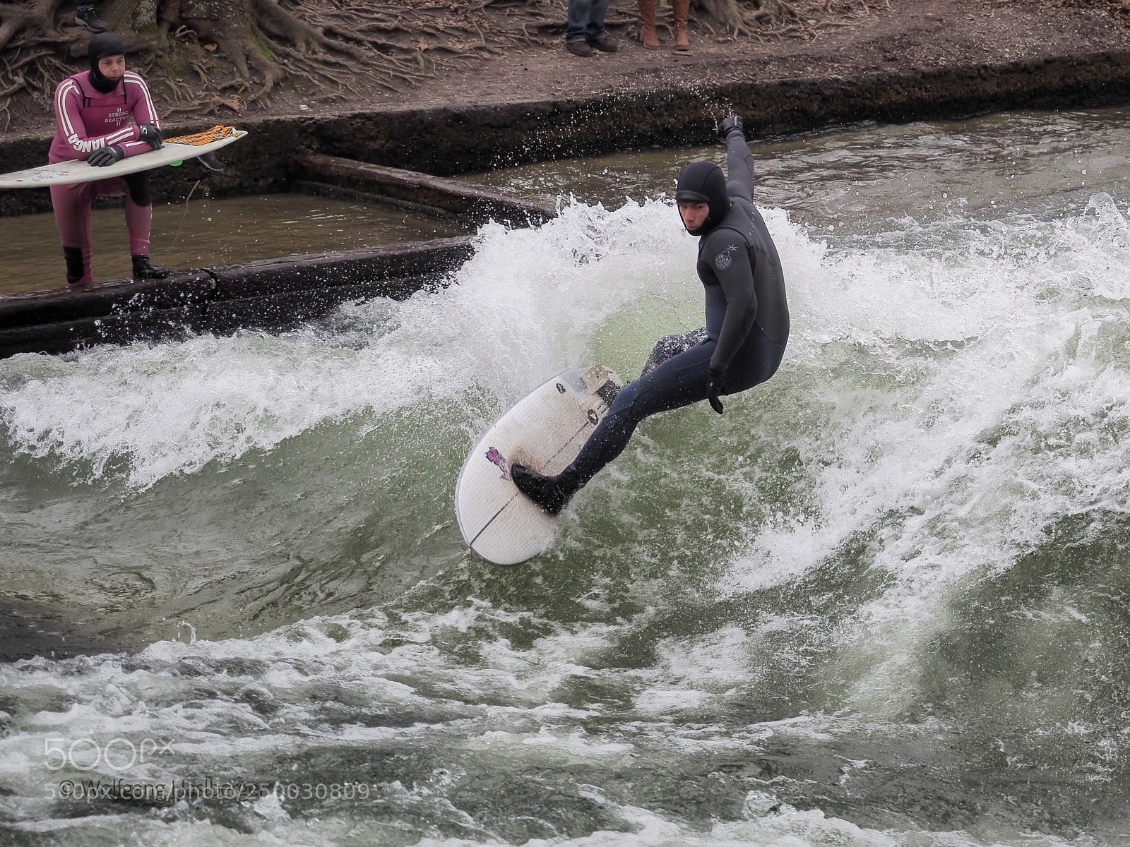 Olympus OM-D E-M1 sample photo. Eisbachwelle in munic photography