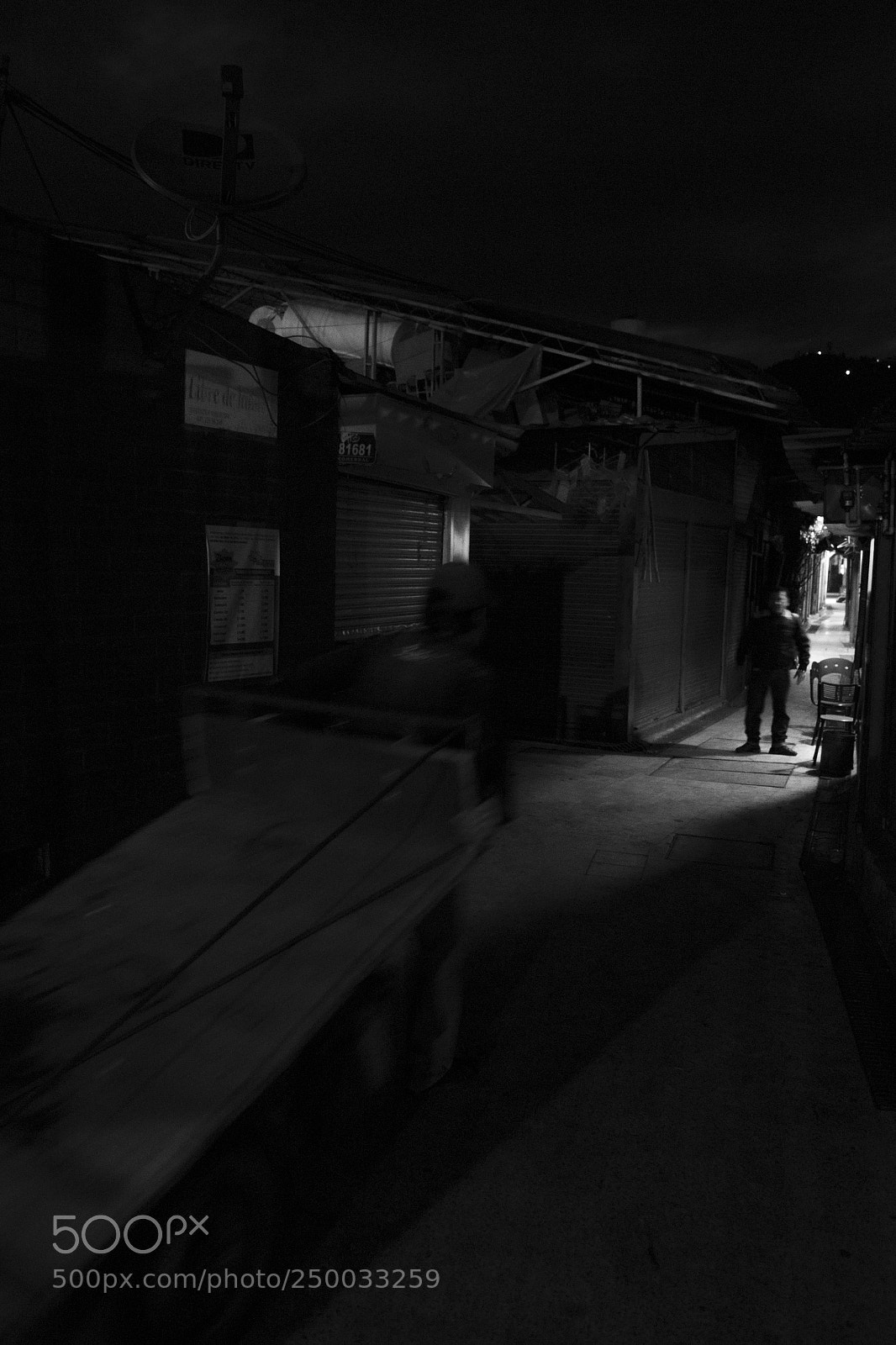 Nikon D3100 sample photo. Trabajando en la oscuridad photography