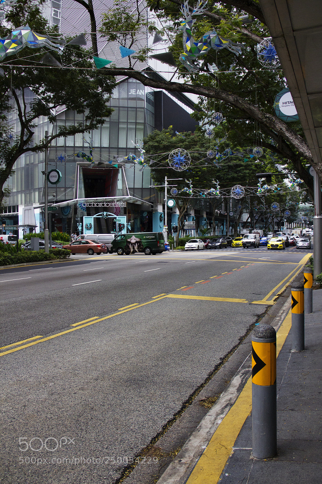 Canon EOS 550D (EOS Rebel T2i / EOS Kiss X4) sample photo. City-road photography