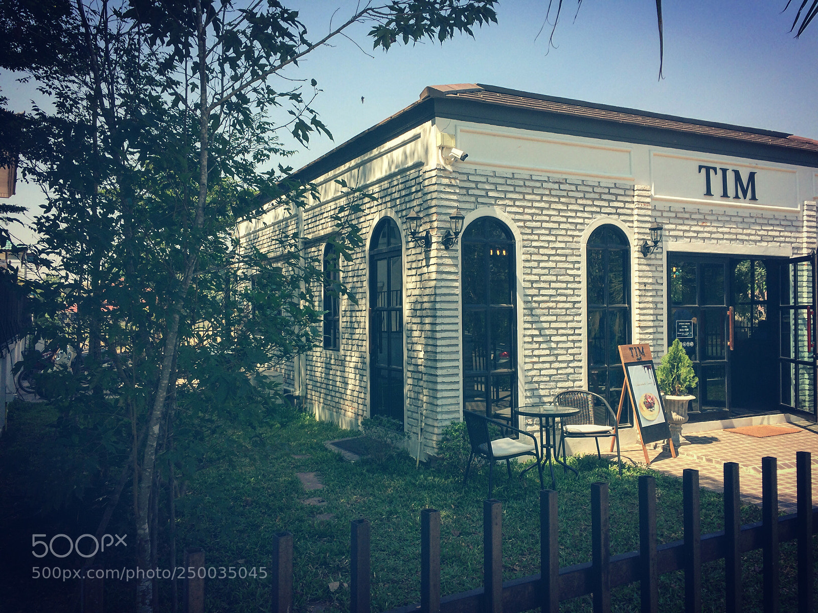 Apple iPhone 5s sample photo. Tim cafe photography