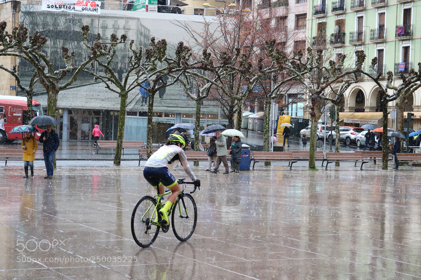 Canon EOS 750D (EOS Rebel T6i / EOS Kiss X8i) sample photo. Ciclista photography