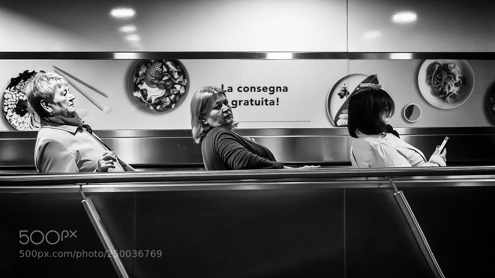 Olympus OM-D E-M10 II sample photo. Subway #74 photography