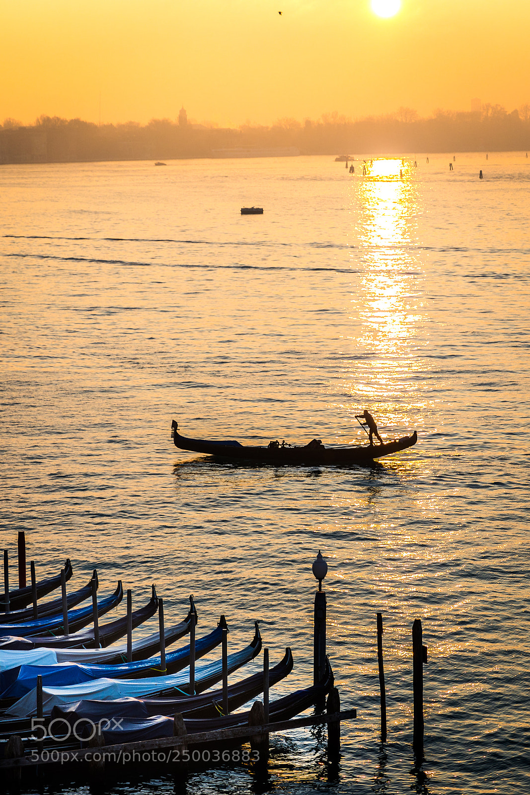 Canon EOS 5D Mark IV sample photo. Sunrise in venice photography