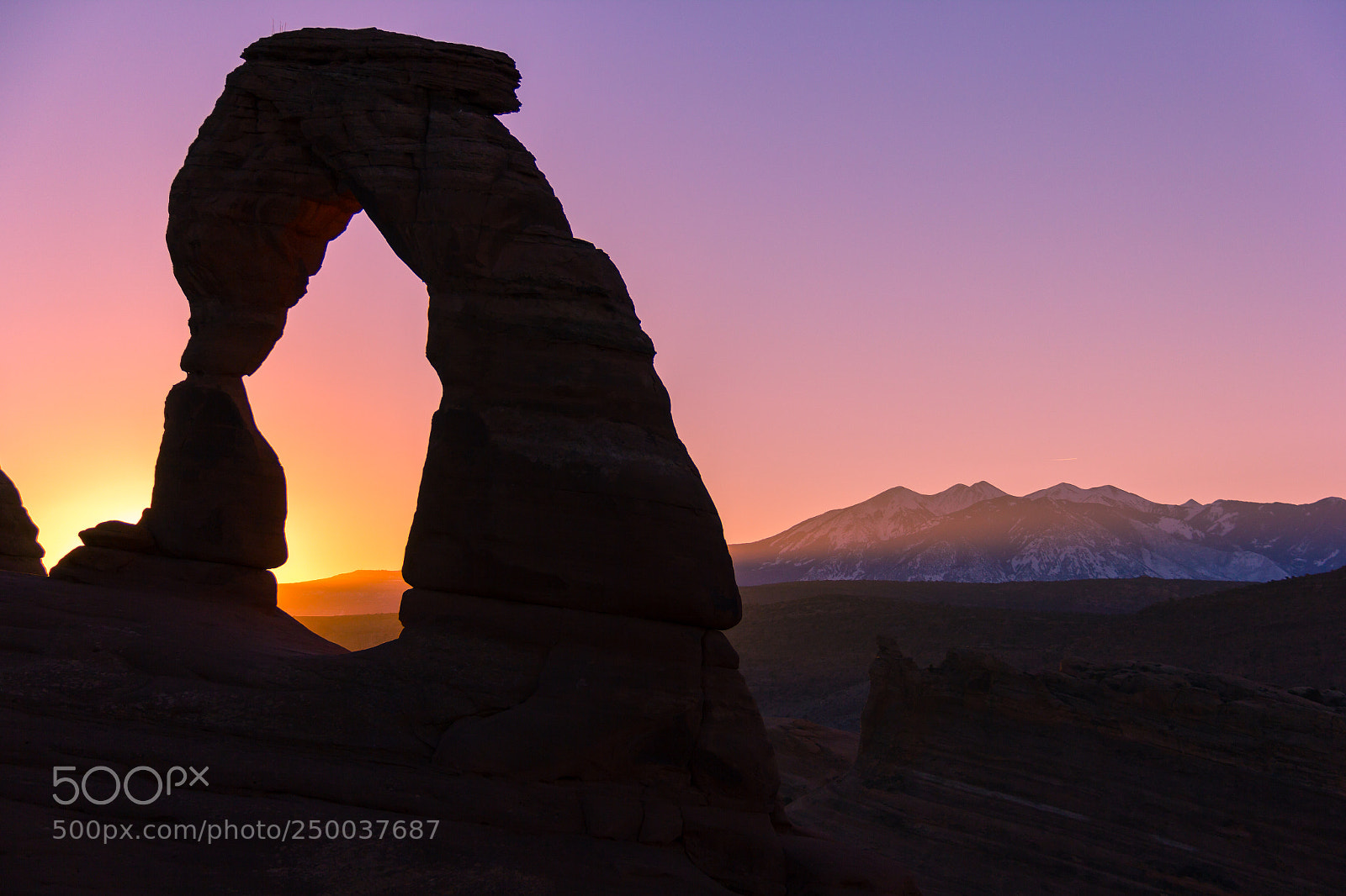 Canon EOS 60D sample photo. Delicate arch sunrise photography