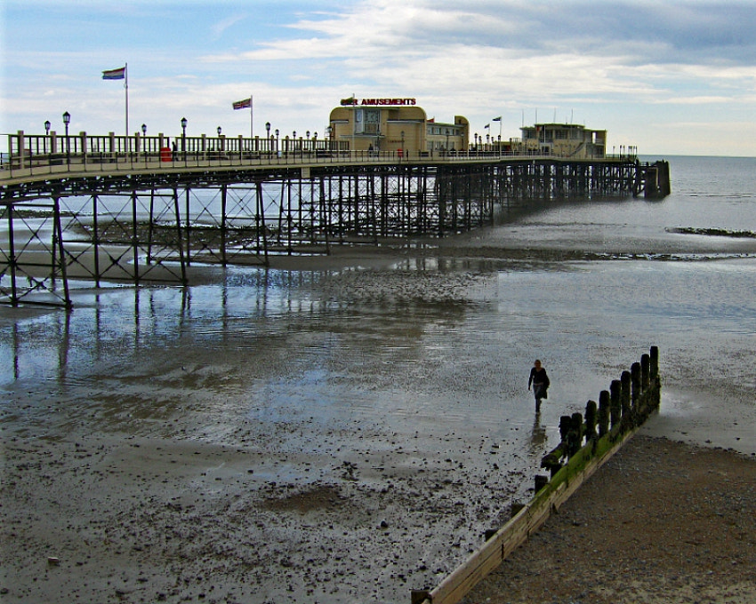 HP PHOTOSMART R927  (V01.00) sample photo. Worthing pier & beach photography