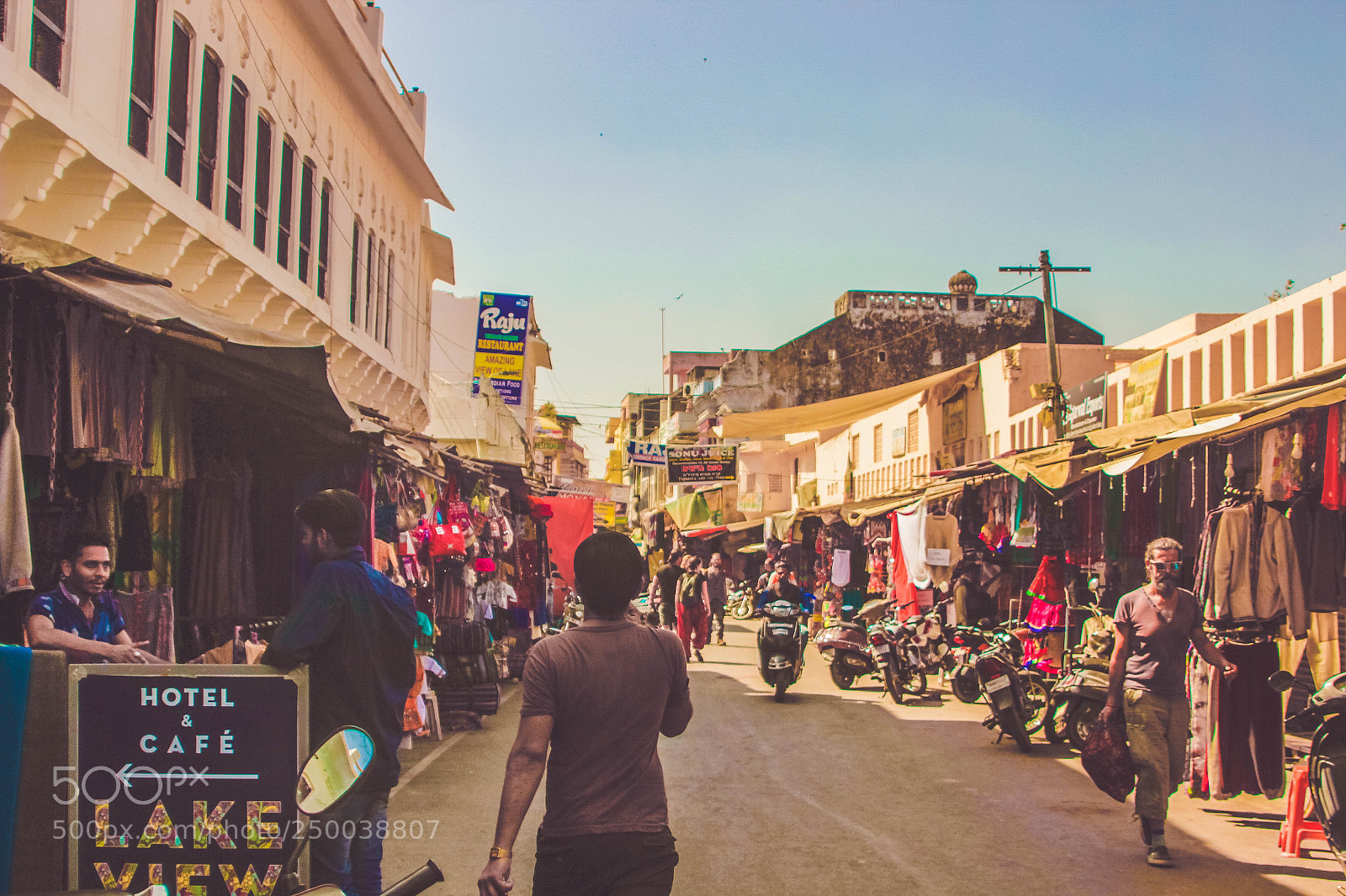 Canon EOS 600D (Rebel EOS T3i / EOS Kiss X5) sample photo. Streets of pushkar photography