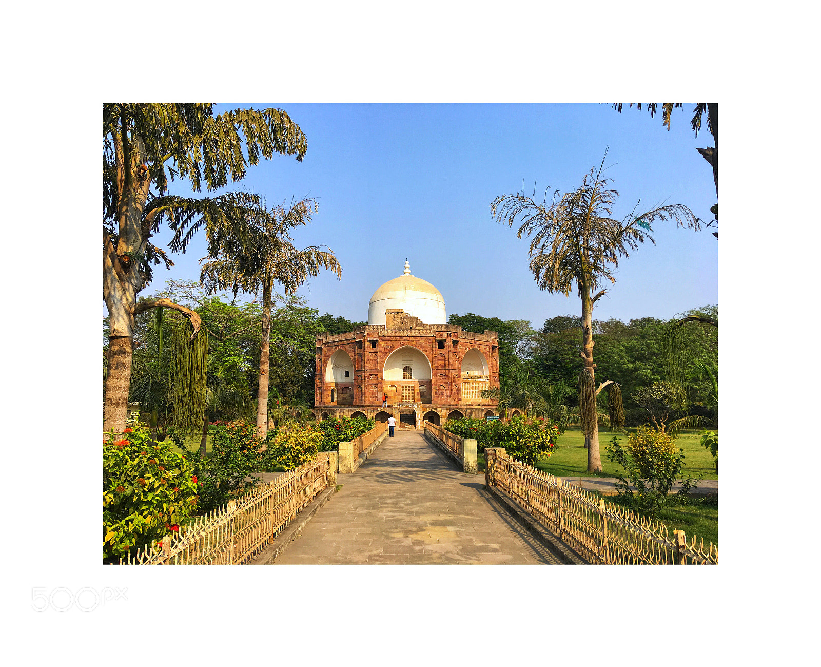 Apple iPhone SE sample photo. Hazira maqbara (qutb-ud-din's mausolem | هزيرا مقبرة ) ہیزیر مقرب photography
