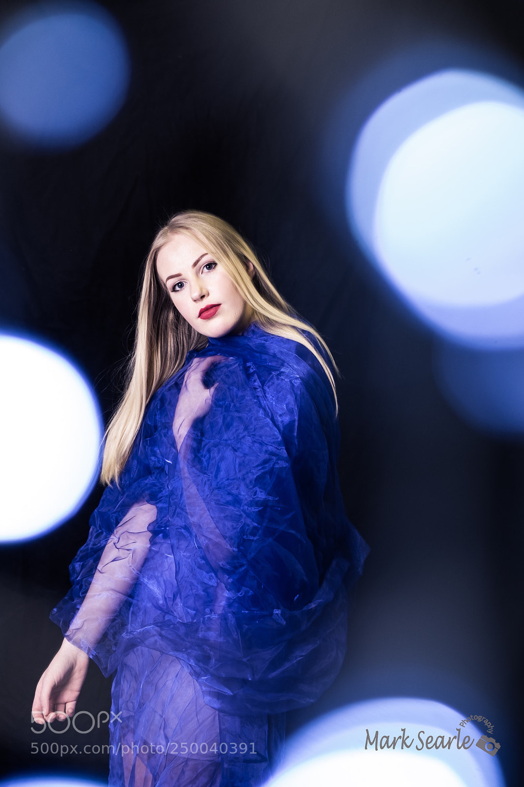 Fujifilm X-T1 sample photo. Blue lady photography