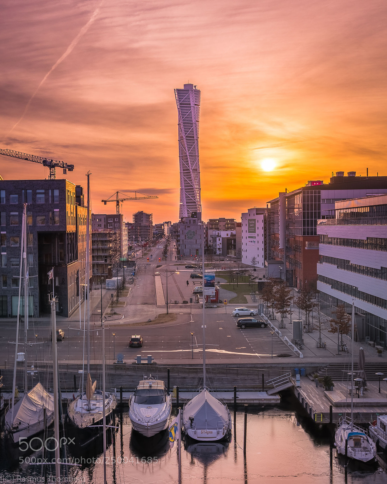 Sony a7R II sample photo. Turning torso photography